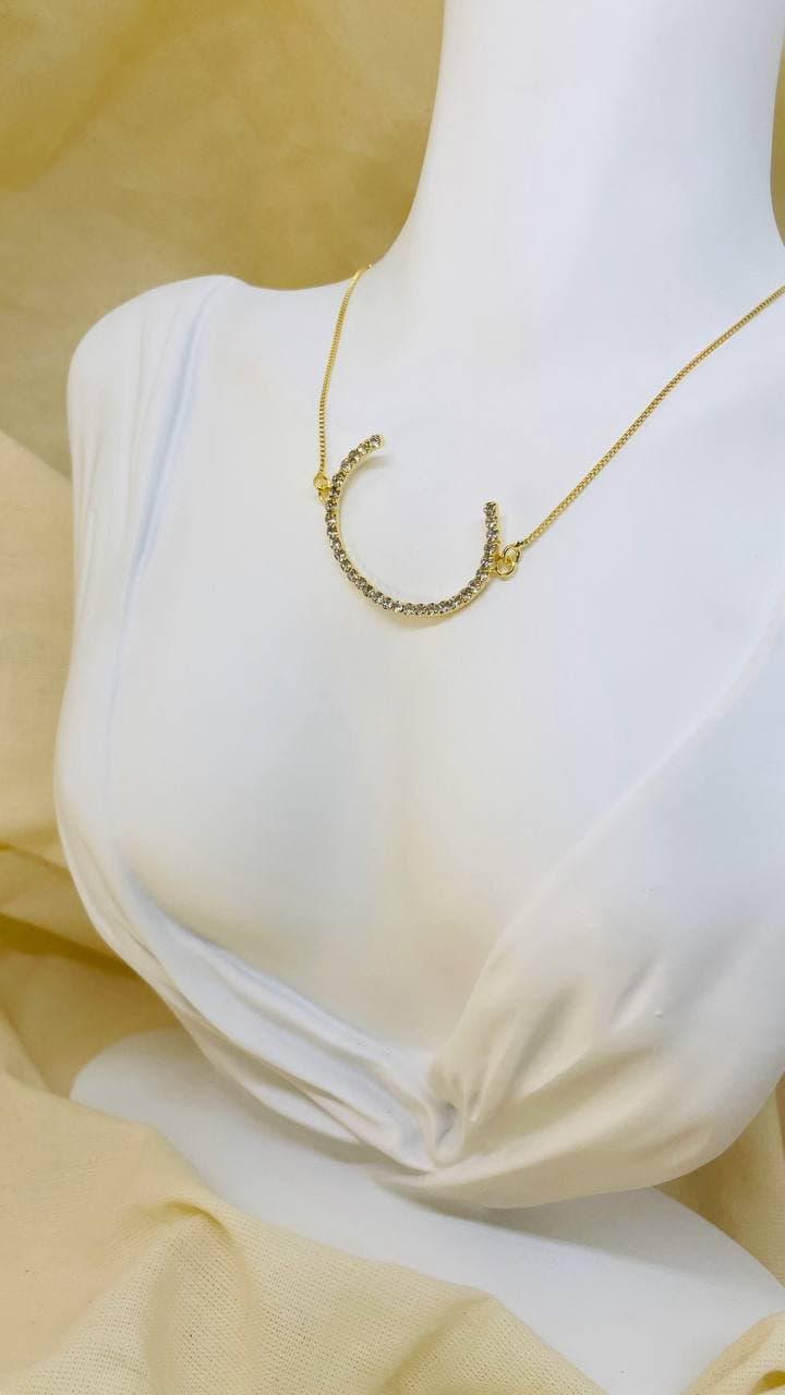 Colar Letra Cravejada