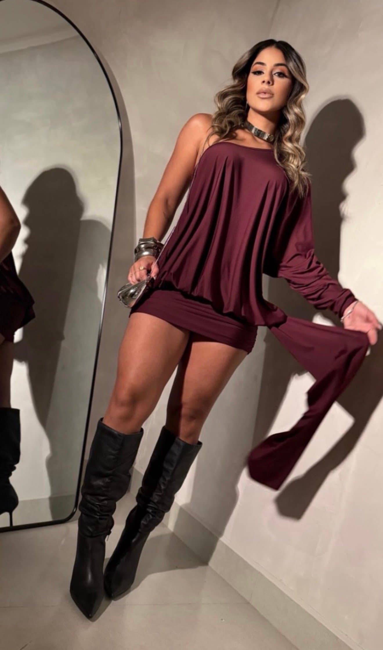 Vestido Manga Única com Cauda