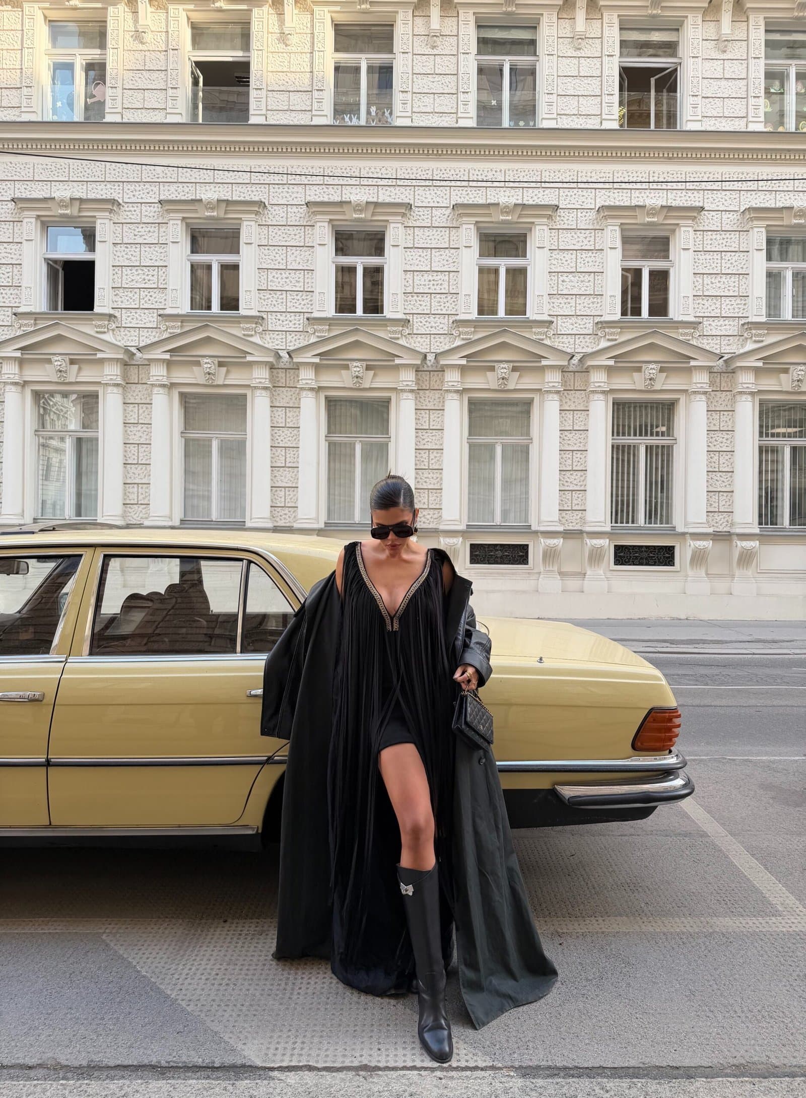 Vestido Sierra Franjas com Detalhes Dourado no Busto