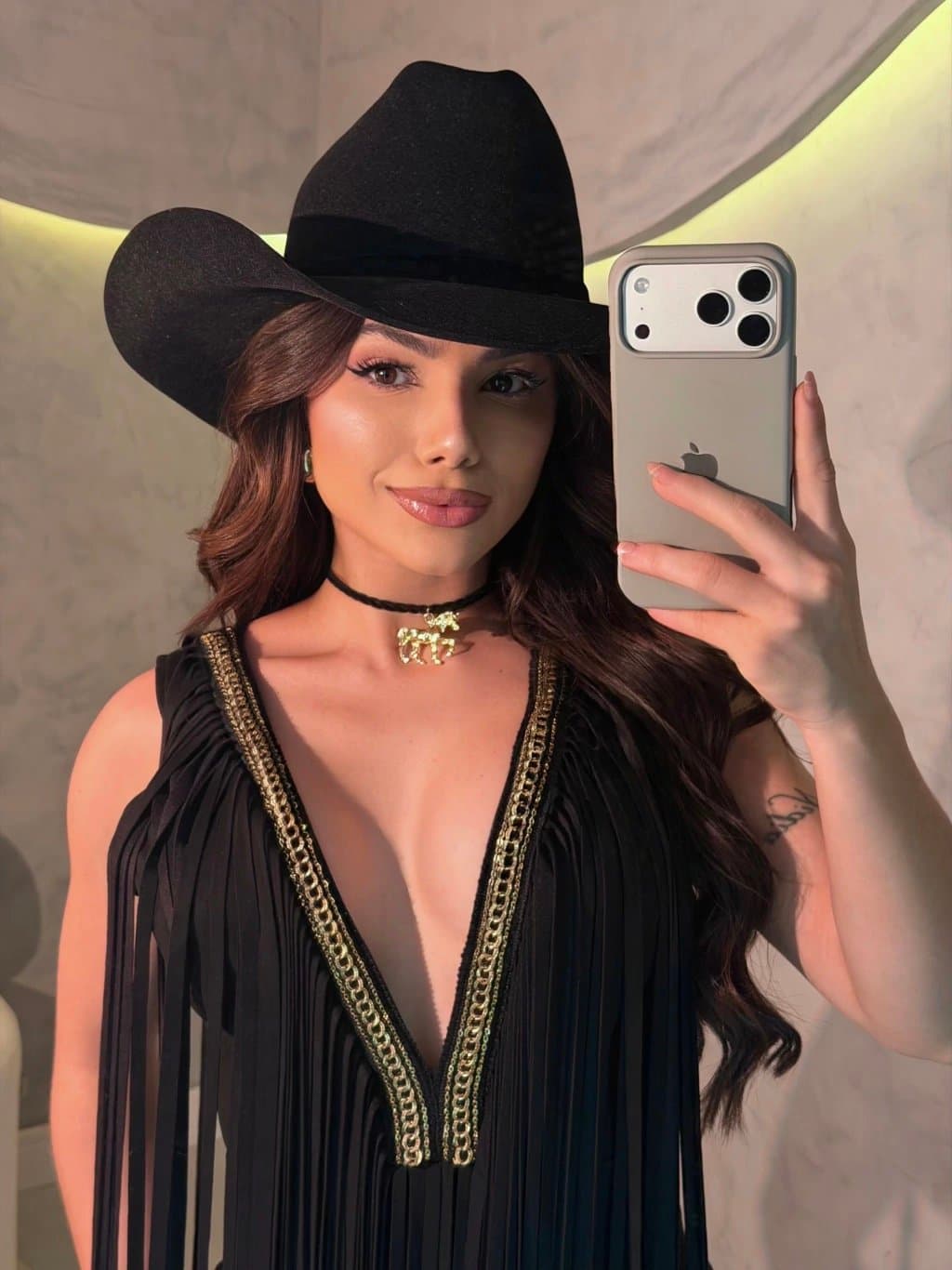Vestido Sierra Franjas com Detalhes Dourado no Busto