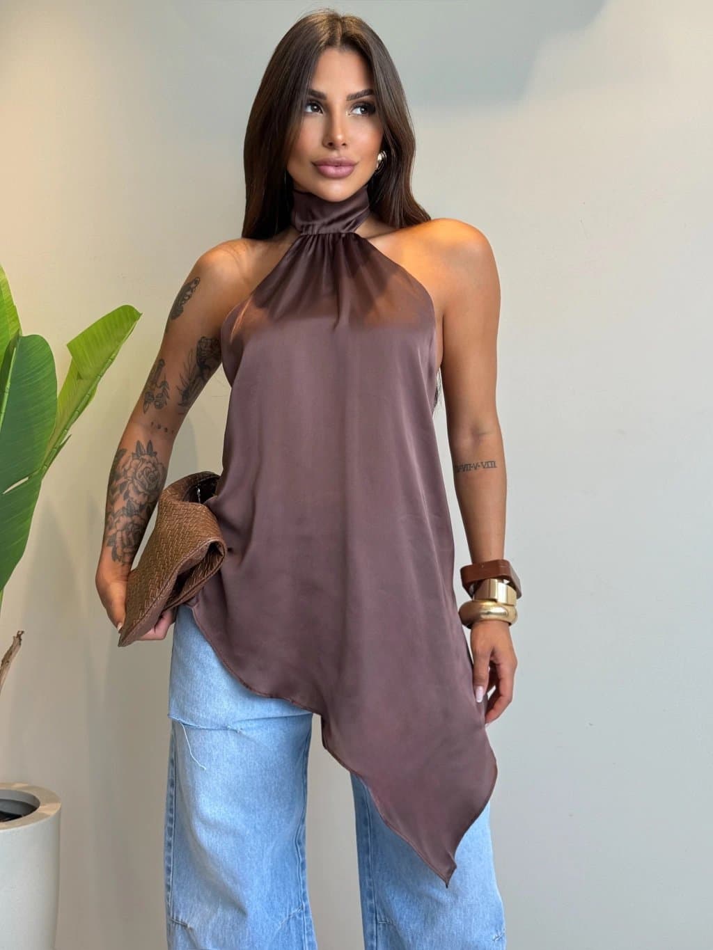 Blusa Bata de Bico Frente Única Acetinada