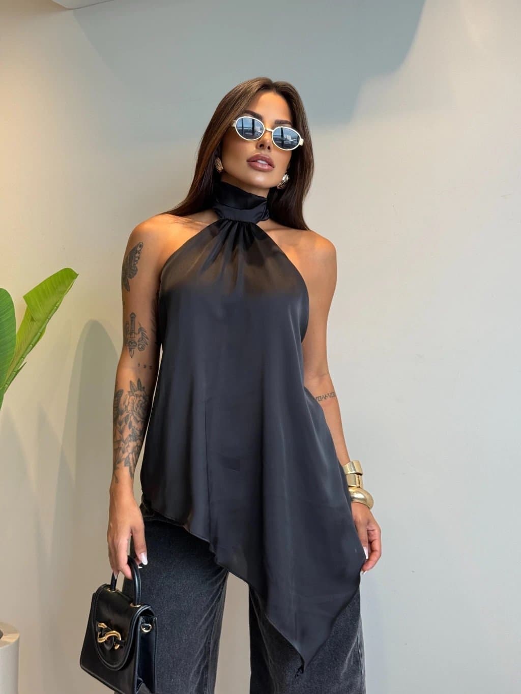 Blusa Bata de Bico Frente Única Acetinada