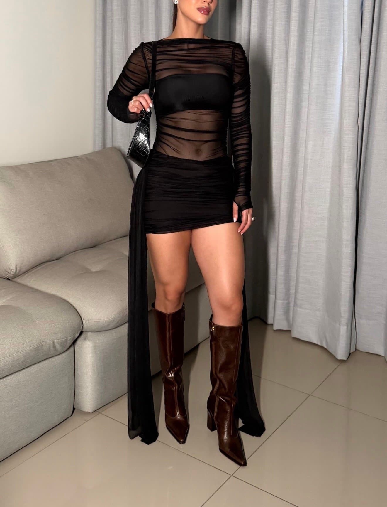 Conjunto de Body Drapeado + Saia de Tule com Cauda e luvinha