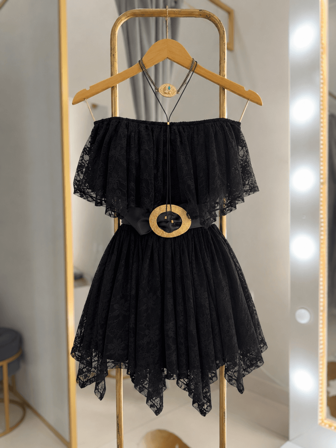 Cinto Faixa Preto com Fivela Dourada