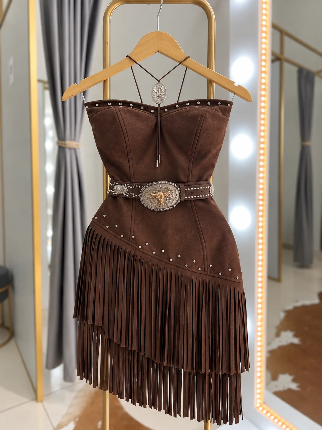 Vestido Suede Tomara que Caia Franjas e Aplicação