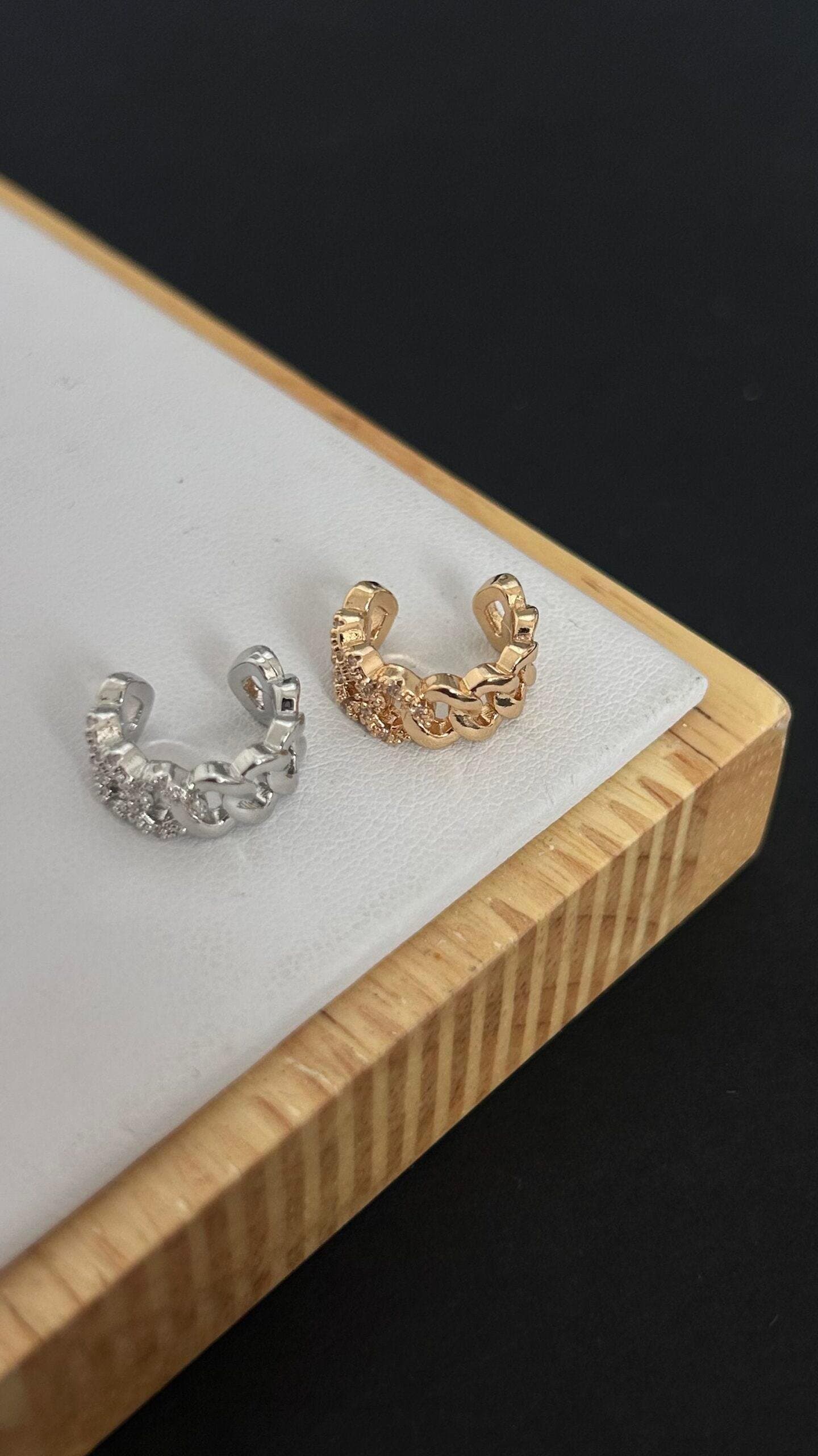 Brinco Piercing Fake Correntinha com Strass