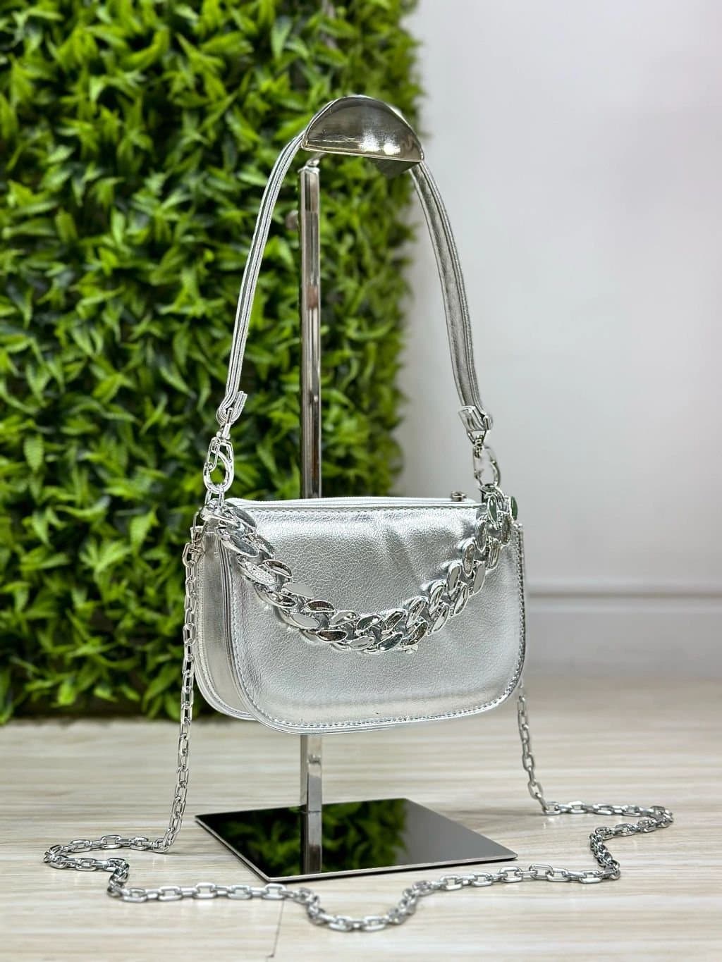 Bolsa Crossbody com Corrente Grumet Grossa