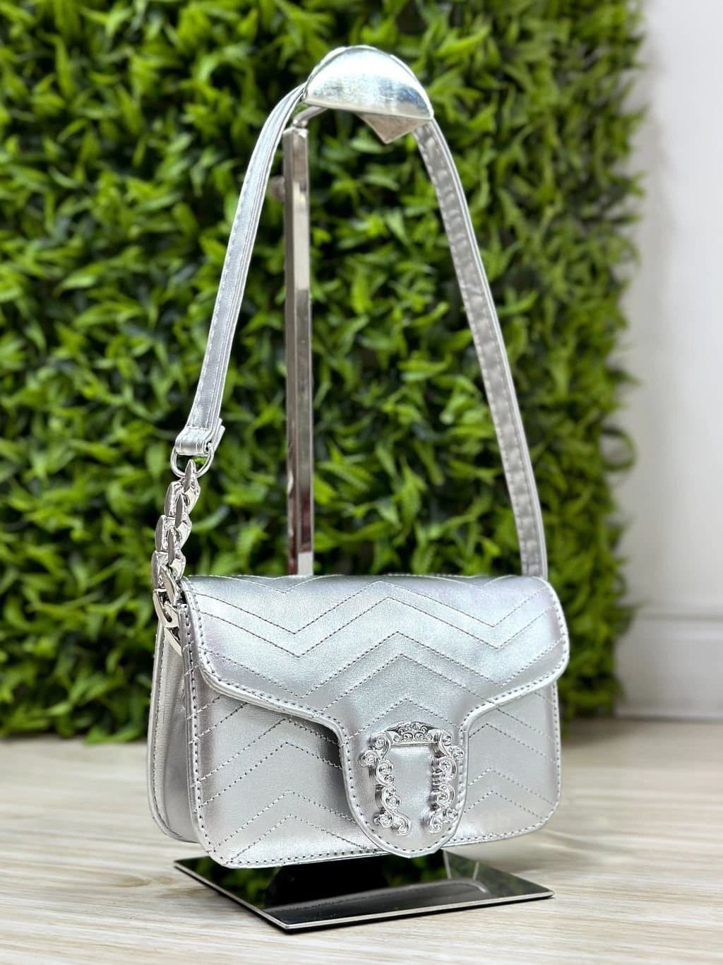 Bolsa Média Estrutura Amélia com Alça Lateral Fixa