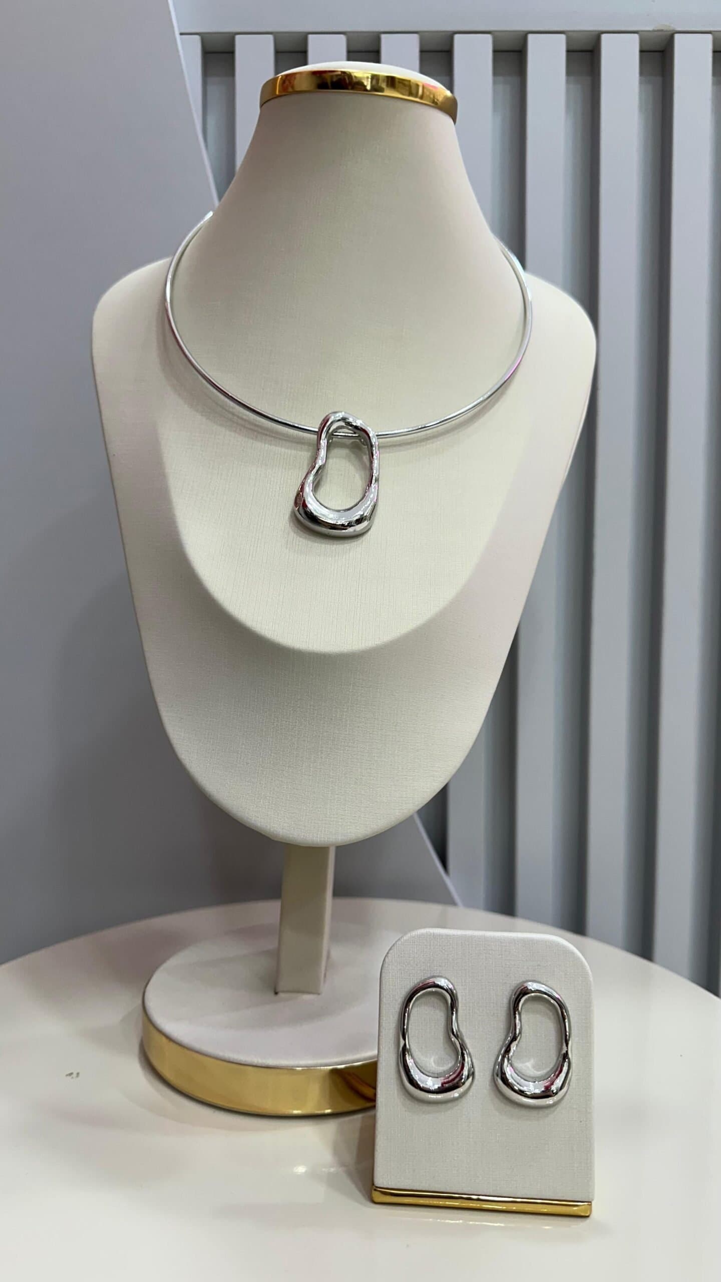 Conjunto de Colar Choker + Brinco Orgânico