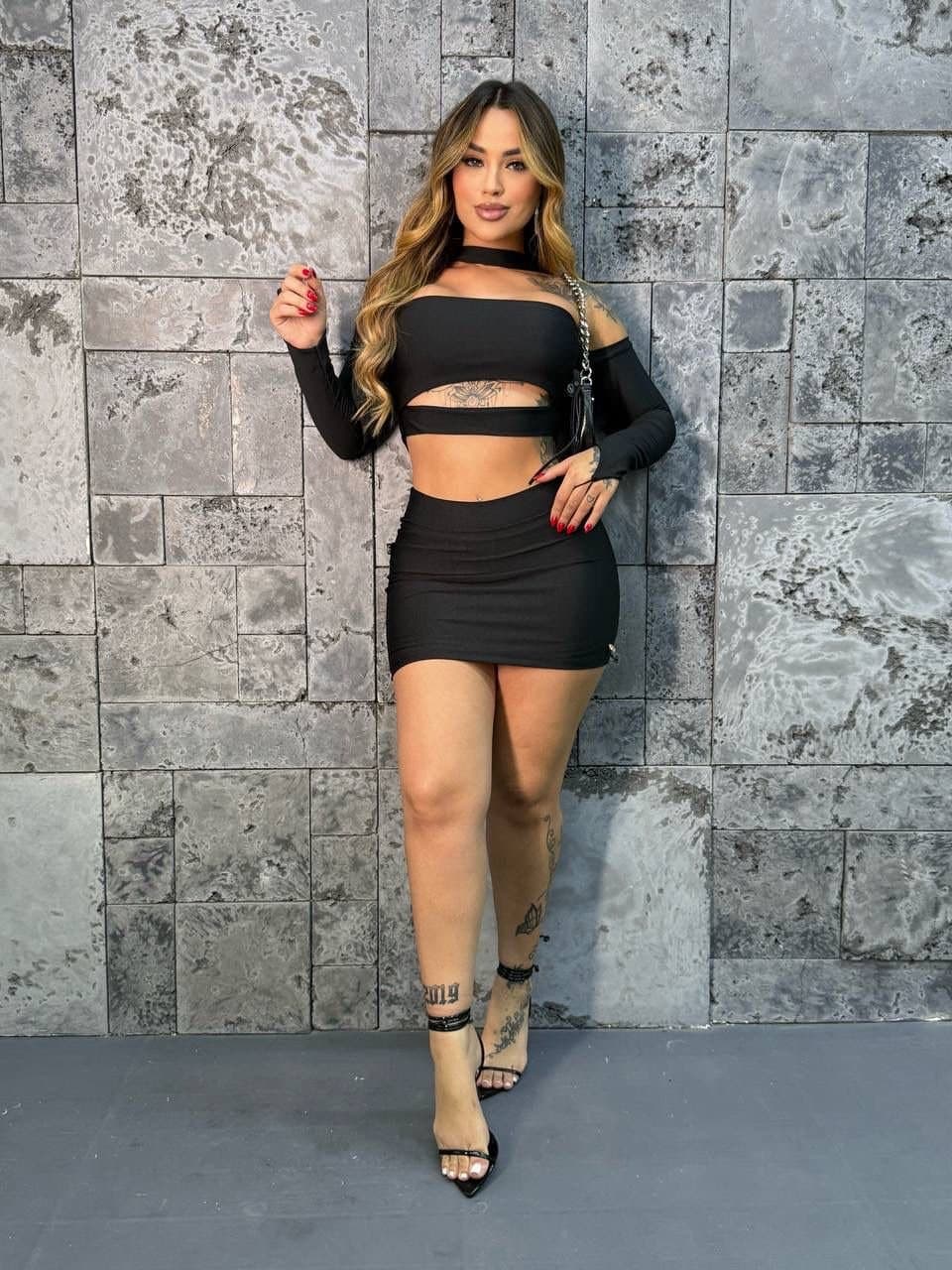 Conjunto de Cropped com Luvinha + Saia/shorts