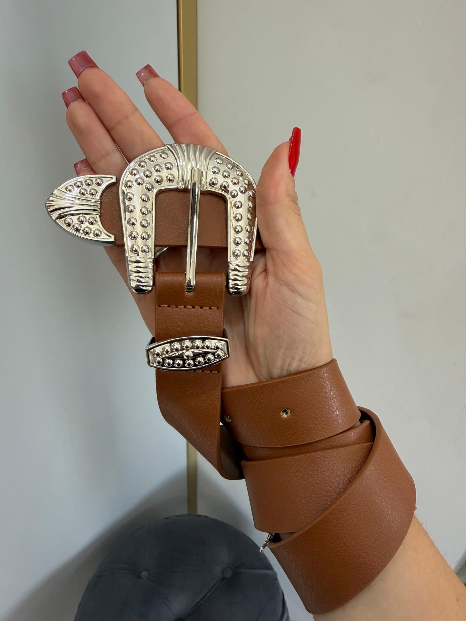 Cinto Marrom Fivela Prata Taxinhas