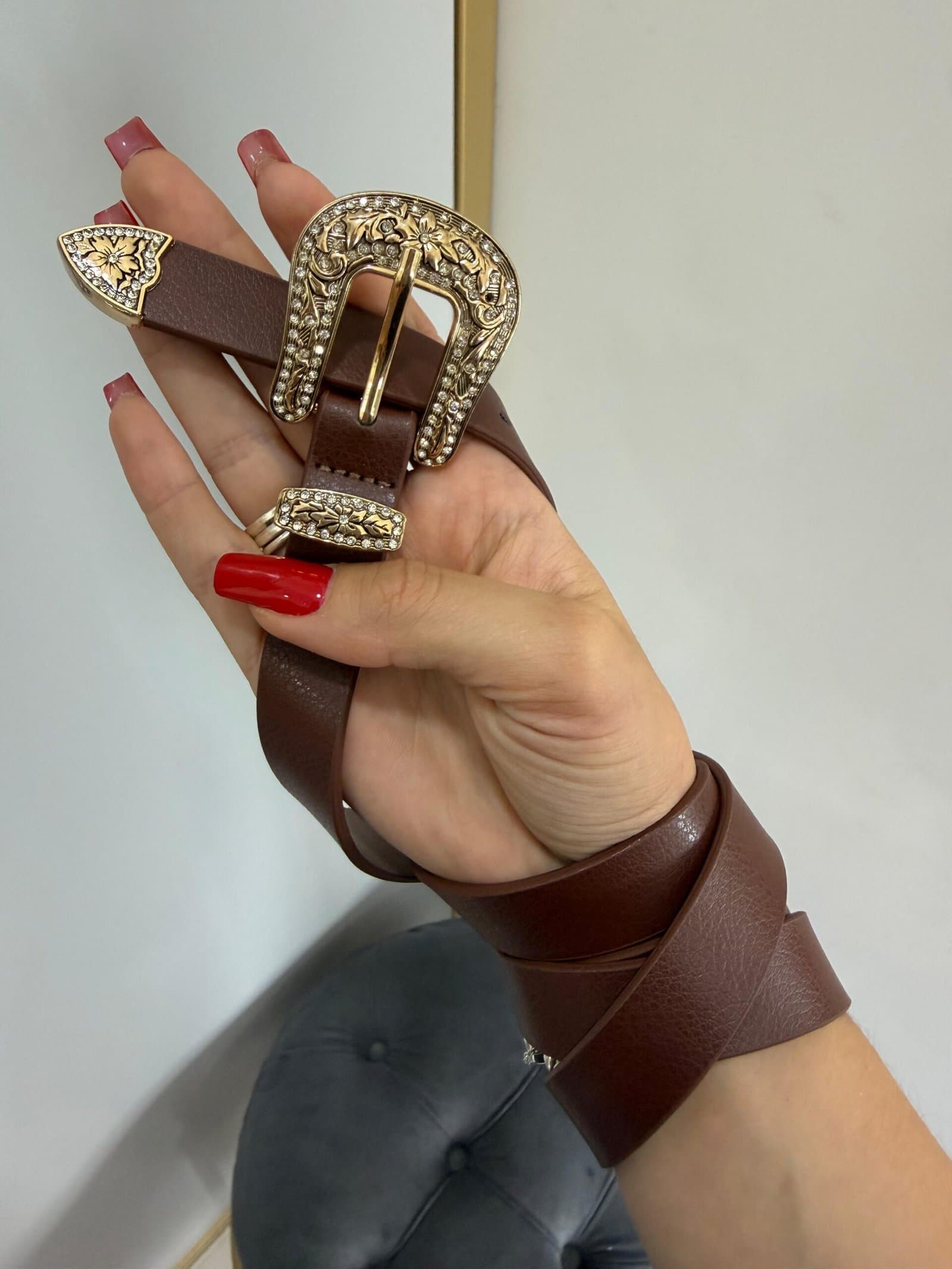 Cinto Fivela Pequena Dourada com Strass