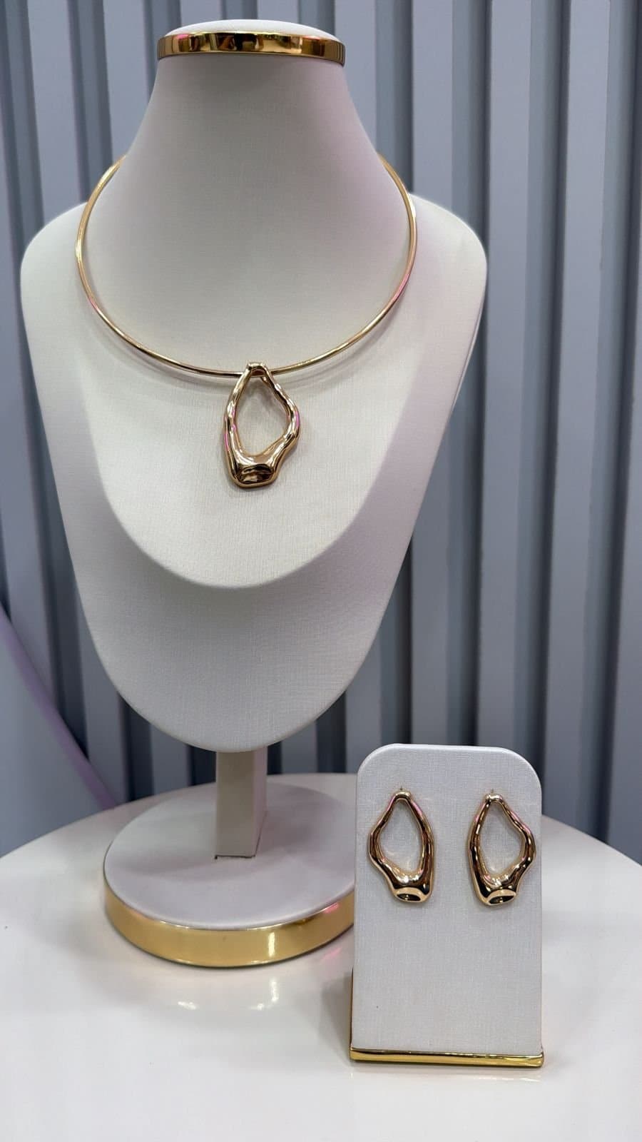 Conjunto de Colar Choker + Brinco Orgânico Trabalhado