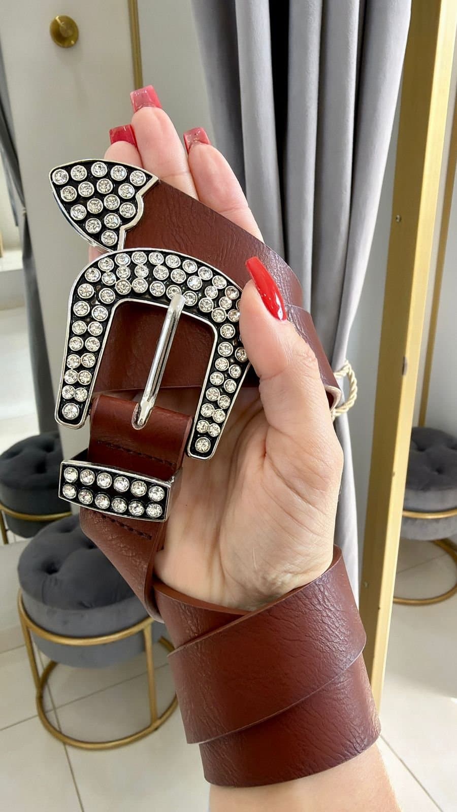 Cinto Liso Fivela Prata com Strass