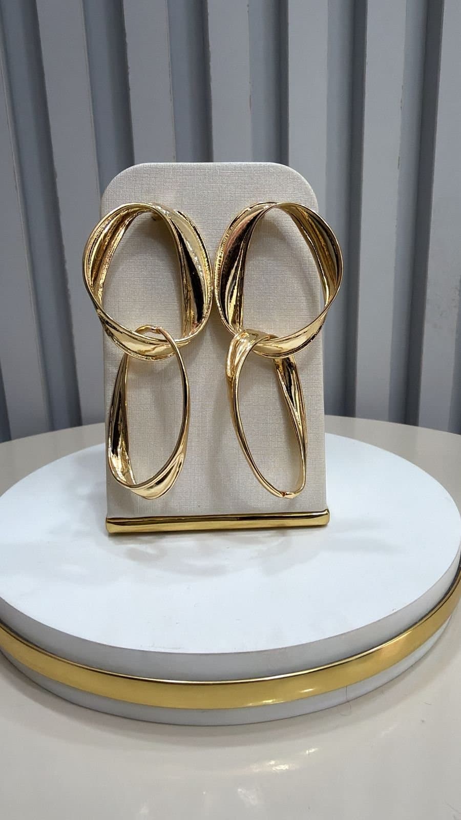 Brinco Dourado Argolas Duplas Orgânicas