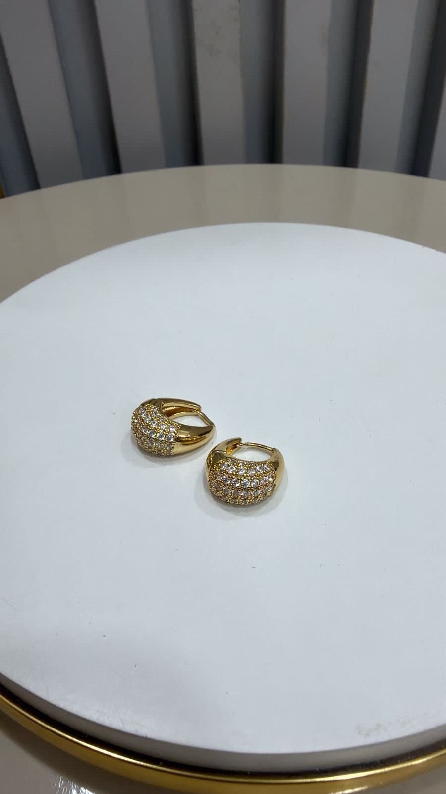 Brinco Dourado Pequeno com Strass Julieta